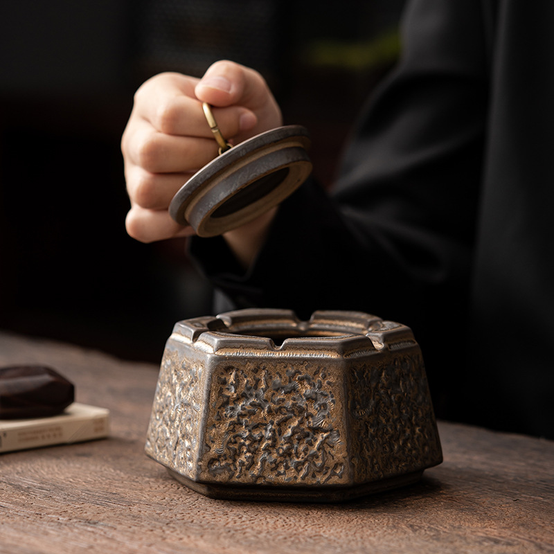 Gạt tàn men sắt mạ vàng kiểu Nhật, gạt tàn gốm cỡ lớn chống bay có nắp đậy phòng khách gia dụng kiểu Nhật