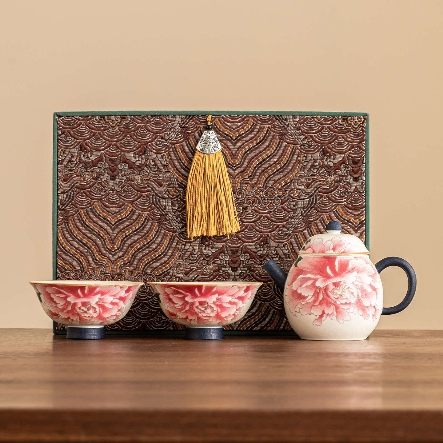 Ấm pha trà trắng mỏ đá, cốc trà, một ấm hai cốc gốm sứ, bộ nhỏ, hoa mẫu đơn sơn vàng, bộ trà du lịch ngoài trời di động