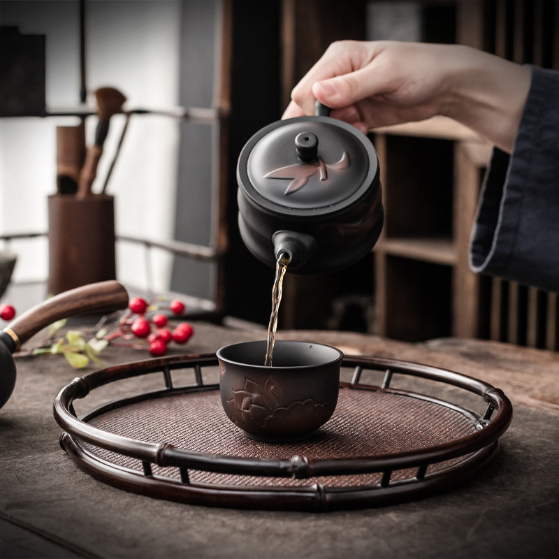 Ấm trà Gốm Tím ấm đơn chạm nổi đất sét tím pha trà thủ công tinh khiết Jianshui ấm trà đất sét Tím ấm Xi Shi dụng cụ trà Kung Fu ấm cầm tay