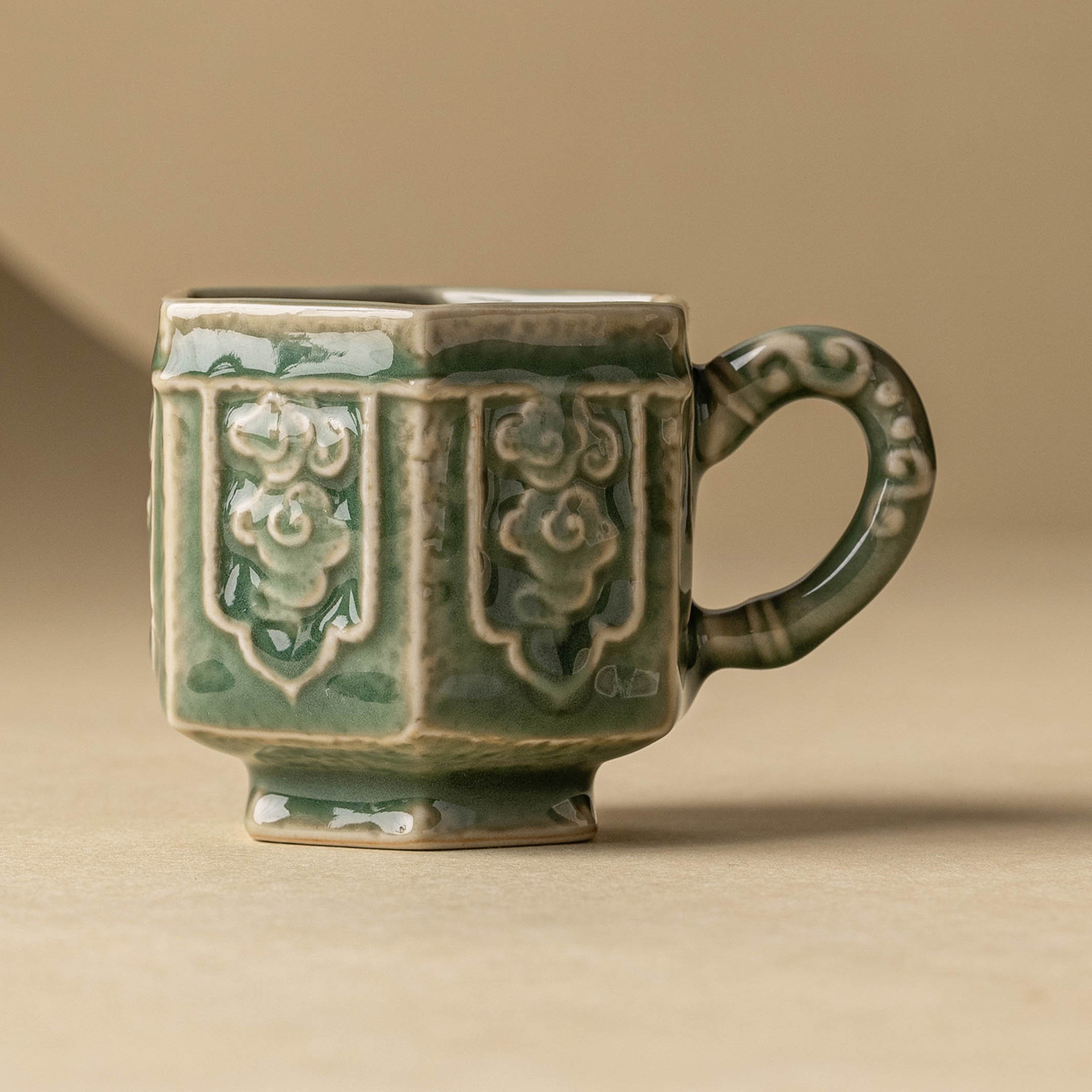 Nhà máy Yue Kiln Celadon Kung Fu Teac's Teacup Teacup Master Teacup Bộ trà gốm Thanh Vân Vân Tay cầm Lục giác Teacup Teacup Teacup Teacup