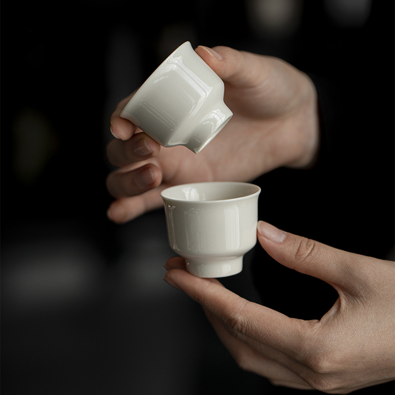 Cốc trà gốm sứ sáng tạo và văn hóa mới cốc trà trắng ngà phong cách Trung Quốc cốc chủ cốc khách cốc uống trà cốc nhỏ Bộ trà Kung Fu