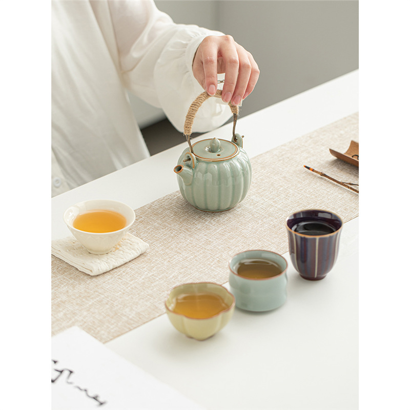 Bộ ấm trà năm lò nung nổi tiếng trong Bảo tàng Cung điện