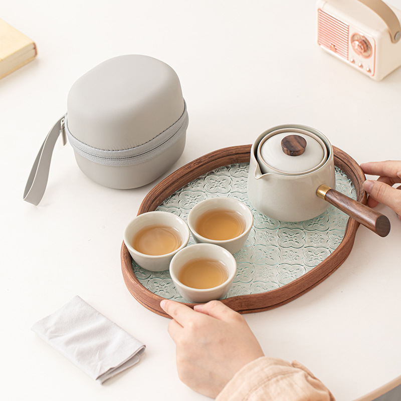 Bộ trà du lịch Xiaoyao Bộ trà gốm sứ Ru Kiln một ấm ba cốc cốc chở khách di động Bộ trà xe hơi ngoài trời có khay trà