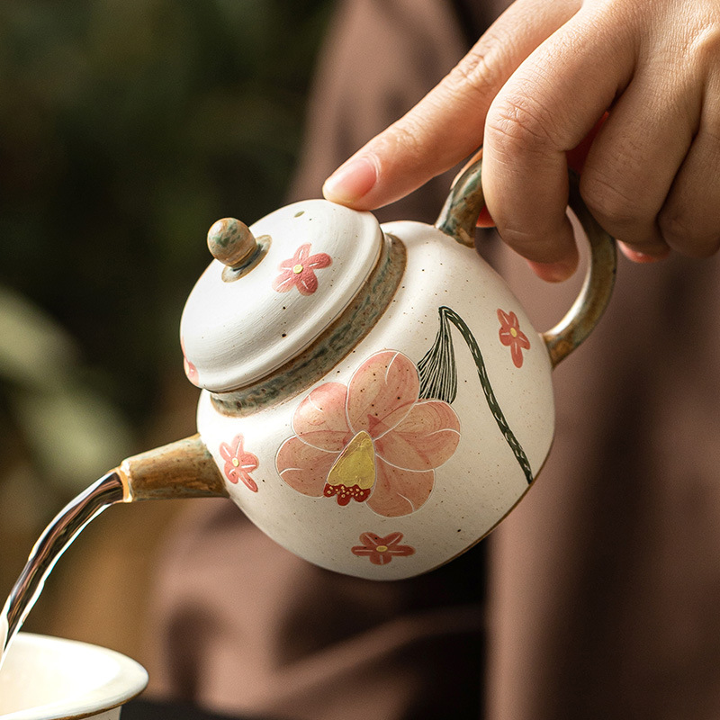 Ấm trà hoa chuông chạm khắc màu hồng ấm trà gốm sứ bộ trà Kung Fu kiểu Trung Quốc ấm trà nhỏ gia dụng lọc trà tinh tế ấm đơn