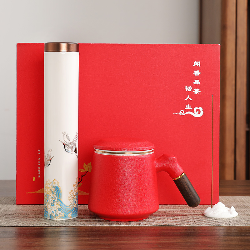 Bộ cốc sứ văn phòng sáng tạo và Bộ Ống hương có logo công ty bất động sản doanh nghiệp Quà Tặng khai trương kinh doanh