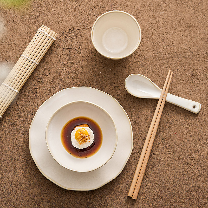 Bộ bàn ăn bốn món lẩu màu be, Bộ bát đĩa nhà hàng khách sạn, Bộ bát đĩa gốm sứ, chén, thìa, đũa, bộ đồ ăn