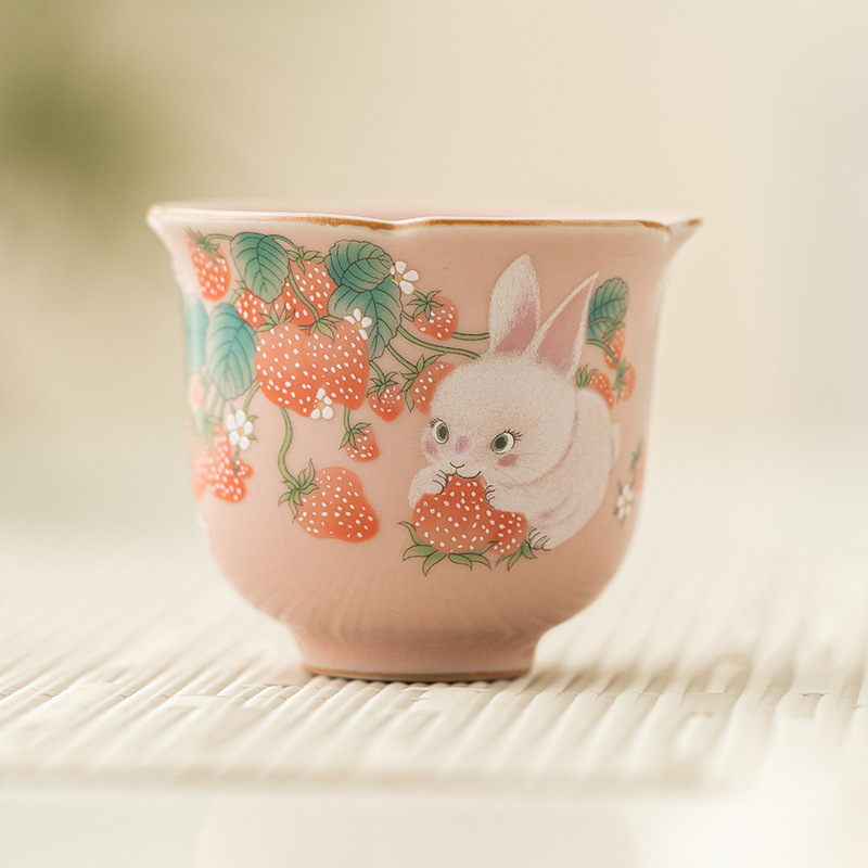 Cốc trà nhỏ hình thỏ dâu cốc cánh hoa cốc chủ nhân giá trị cao cốc đơn bộ trà gốm sứ Trung Quốc cốc trà