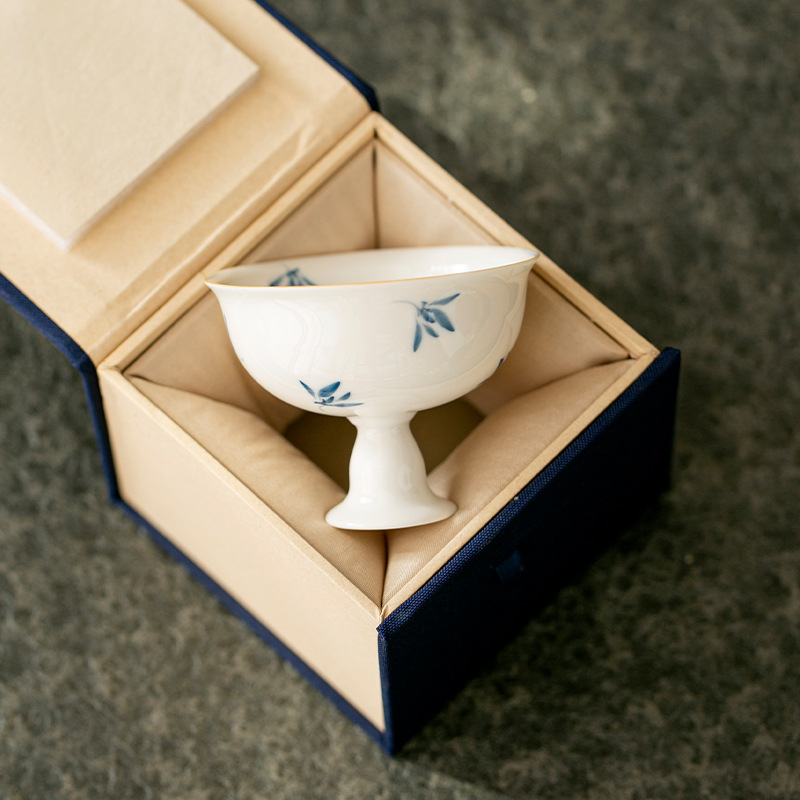 Cốc trà vẽ tay tinh khiết Dehua lan hồ điệp hoa công phu bộ trà chủ cốc đơn sứ trắng sản phẩm gia dụng cốc trà bán buôn