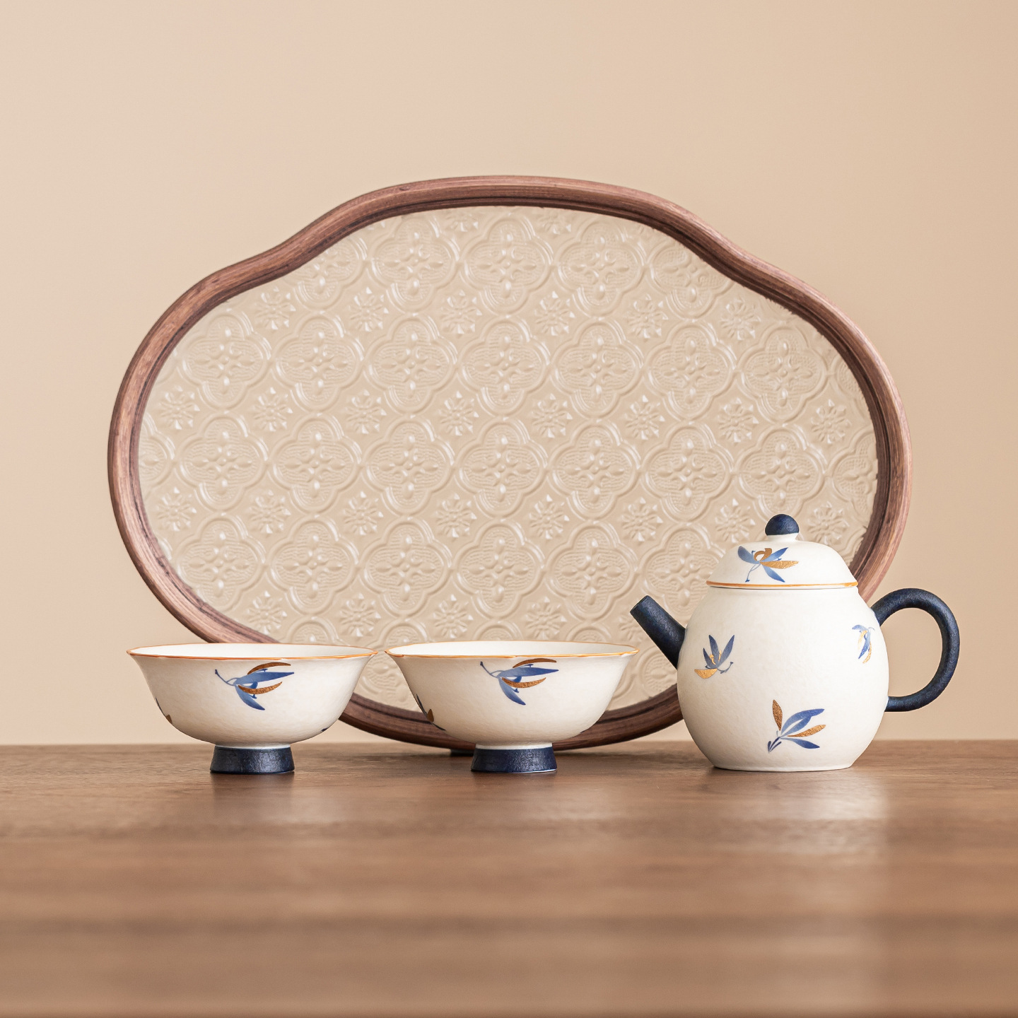 Bình hoa lan hồ điệp vàng hình quả lê trong mỏ đá, bộ đồ gốm sứ đặc biệt cho trà, một bình và hai cốc, bộ trà Kung Fu cầm tay