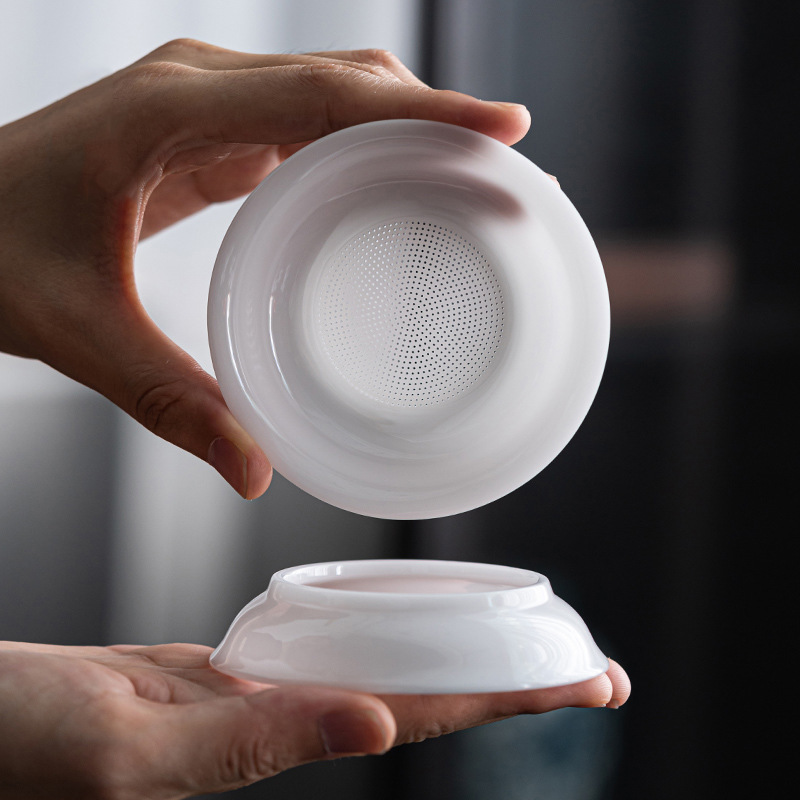 Băng loại sứ trắng mỡ cừu ngọc lọc trà tích hợp lọc trà lọc trà lưới pha trà bộ trà Kung Fu bán buôn trà gốm sứ