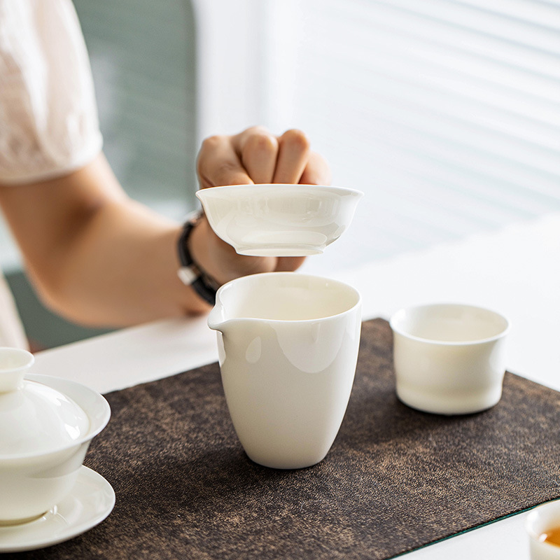 Dehua mỡ cừu ngọc trắng sứ lọc trà Bộ trà gốm sứ Phễu toàn sứ Bộ lọc một mảnh lưới lọc trà bộ lọc trà