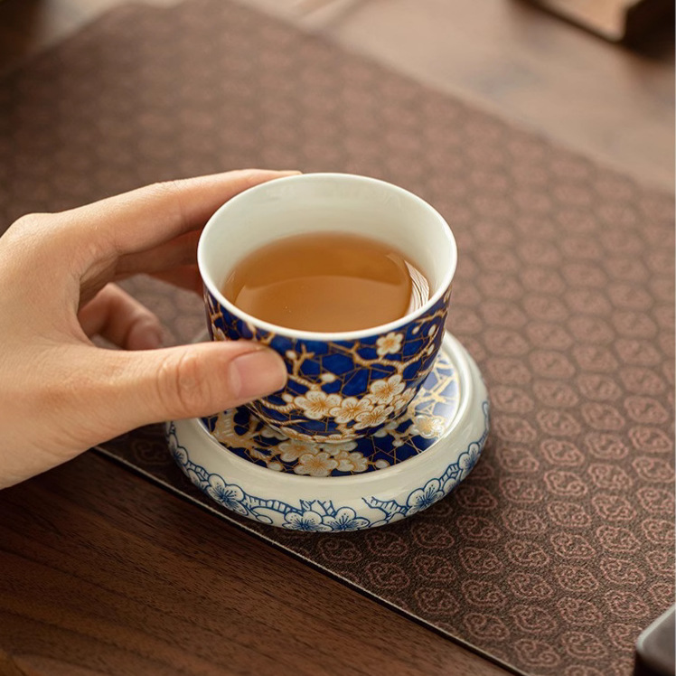 Nắp hoa mận đá màu xanh và trắng nắp nắp nắp nắp nắp nắp nắp nắp bát đựng bình gốm sứ phụ kiện kiểu Trung Quốc đế lót ly cách nhiệt