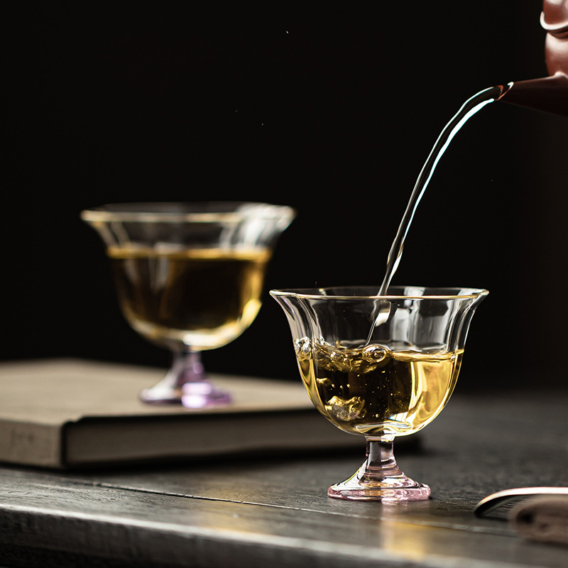 Cốc trà chân cao thủy tinh borosilicat cốc chủ bộ trà Kung Fu kiểu Trung Quốc cốc trà chịu nhiệt gia dụng cốc trà trong suốt