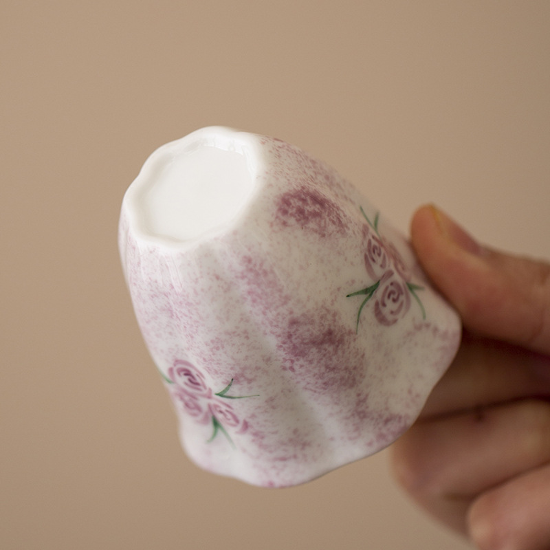 Cốc trà gốm sứ tráng men màu vẽ tay cốc chủ nhân bộ trà kungfu hoa hồng giá trị cao phụ nữ ấm trà đặc biệt có nắp bát