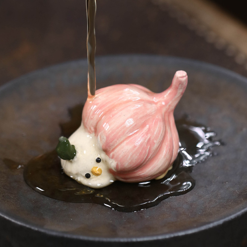 Yixing trà cát tím thú cưng tỏi chim đồ trang trí sáng tạo thủ công điêu khắc tỏi chim gà bộ trà trà phụ kiện có thể được nâng lên