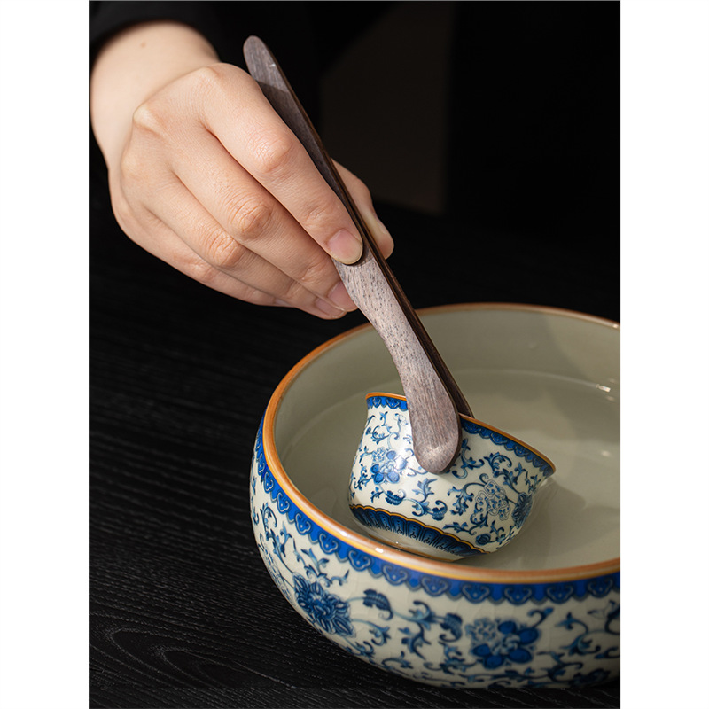 Cao cấp Ru lò trắng xanh quấn cành sen trà đạo sáu quý nhân bộ phụ kiện bộ dụng cụ pha trà công phu dụng cụ pha trà gia dụng