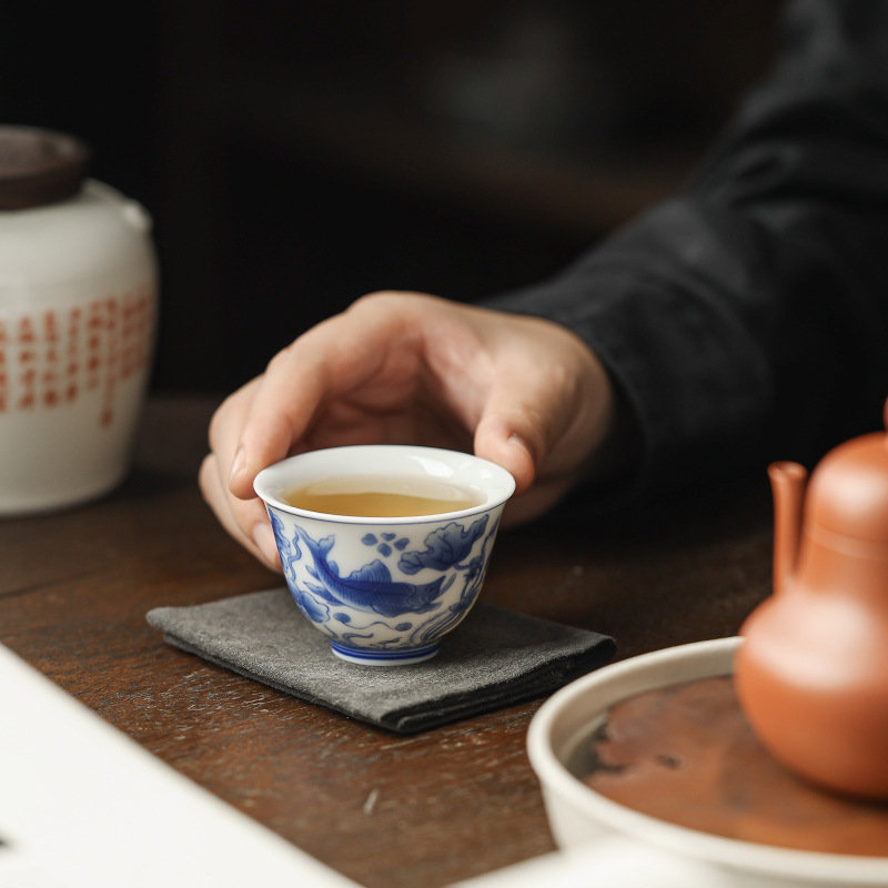 Cốc trà sứ trắng xanh mẫu mới dụng cụ trà kungfu gia dụng cốc trà phục vụ khách hàng bát trà nhỏ cốc chủ nhân gốm sứ