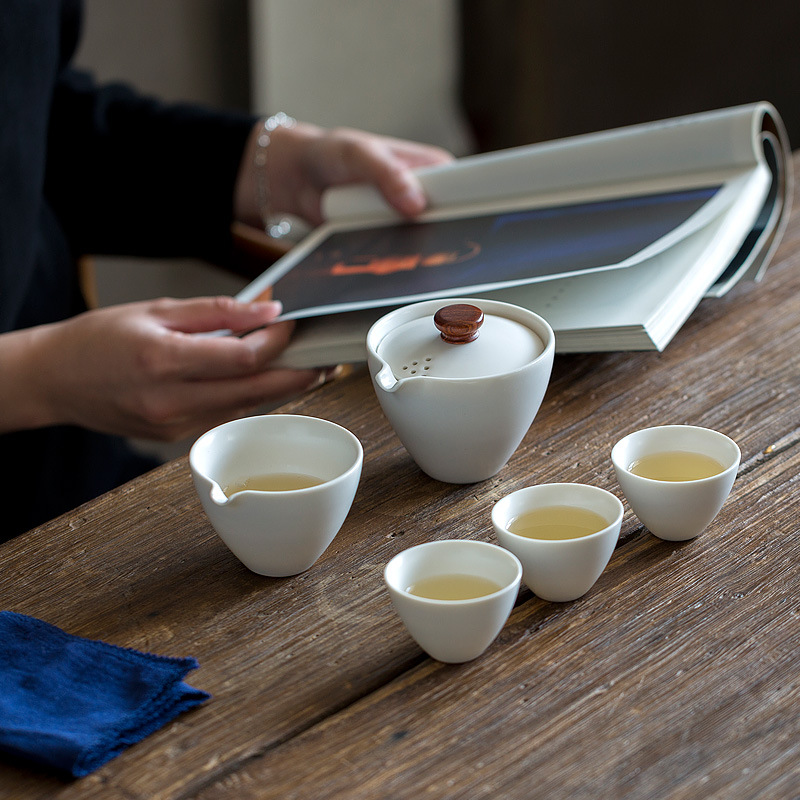 Bộ trà du lịch di động cốc khách nhanh bằng gốm Sứ đơn giản gia dụng nhỏ một ấm Ba cốc Túi xách ngoài trời trên xe