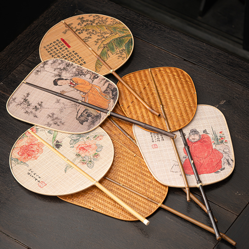 Quạt nhỏ satin đan tre thủ công quạt lớn Quạt tre Trung Quốc sơn mài lớn quạt đuôi quạt tre dày Quạt Gỗ Xanh