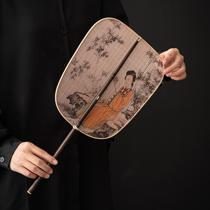 Quạt nhỏ satin đan tre thủ công quạt lớn Quạt tre Trung Quốc sơn mài lớn quạt đuôi quạt tre dày Quạt Gỗ Xanh