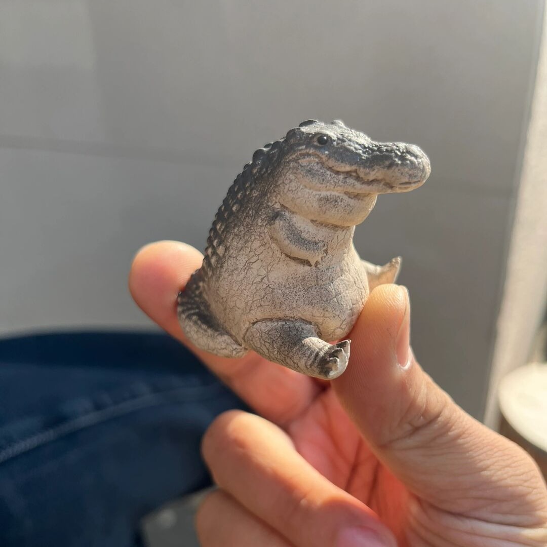 Bán buôn vật nuôi trà cát tím Nghi Hưng đồ trang trí thủ công cá sấu bé có thể nuôi trà may mắn chơi bàn trà trang trí bàn trà