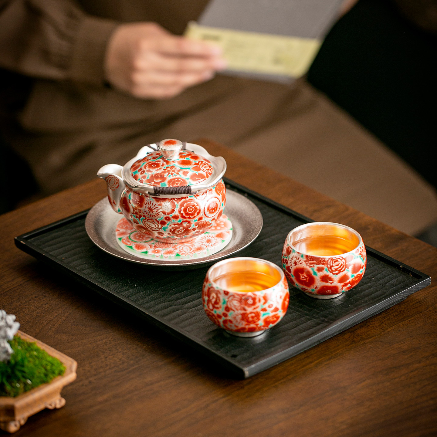 Bộ ấm chén trà Ru kiln bạc mạ vàng cao cấp, sang trọng, tiện dụng cho gia đình, gồm ấm, chén, nắp ấm, hộp quà tặng đầy đủ.