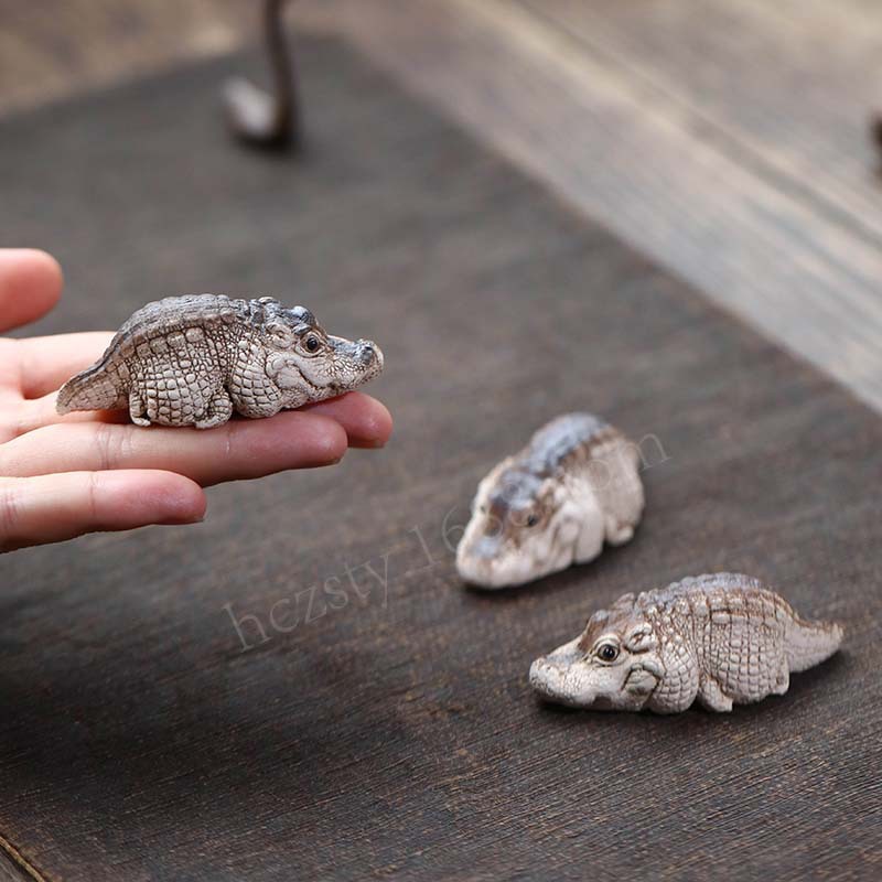 Đồ trang trí thú cưng trà cát tím đồ trang trí cá sấu tài chính thủ công trà đạo phụ kiện trà đạo bàn trà chơi có thể nuôi cá sấu