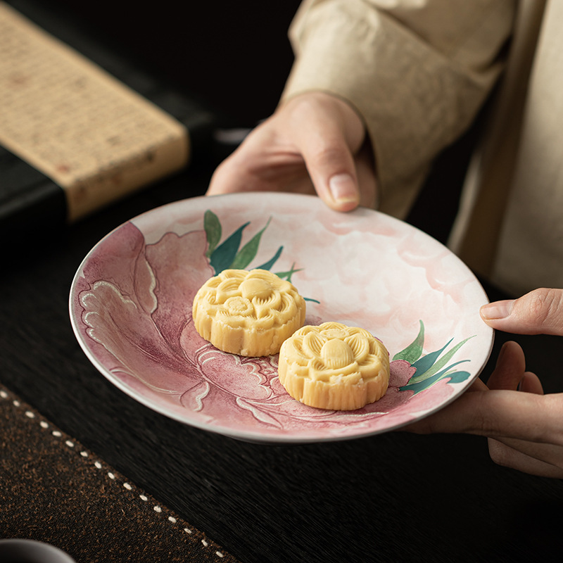 Khay trà gốm sứ Trung Quốc, ấm trà, tách trà, đệm cách nhiệt, họa tiết hoa mẫu đơn, phong cách cổ điển, chất liệu đất sét, trang điểm nhẹ nhàng, vẽ tay.