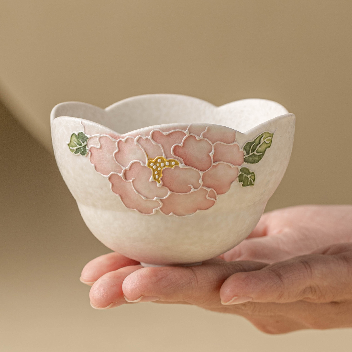 Dụng cụ trà gốm trắng Jisu mỏ đá cốc miệng hoa mẫu đơn chạm khắc cốc trà gia dụng cốc chủ nhân cốc trà