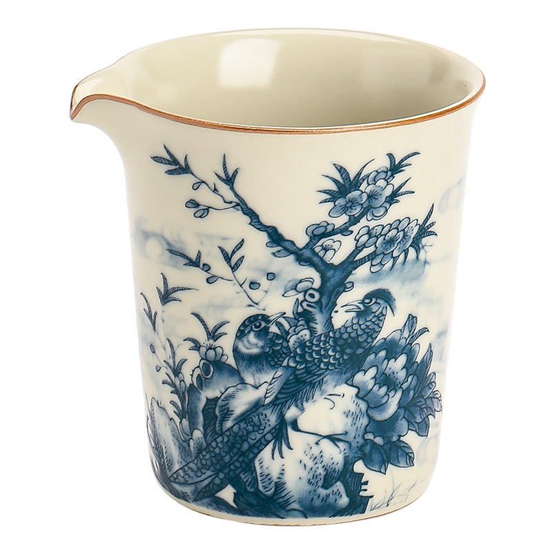 Cốc công bằng gốm sứ dòng lò Ru cổ