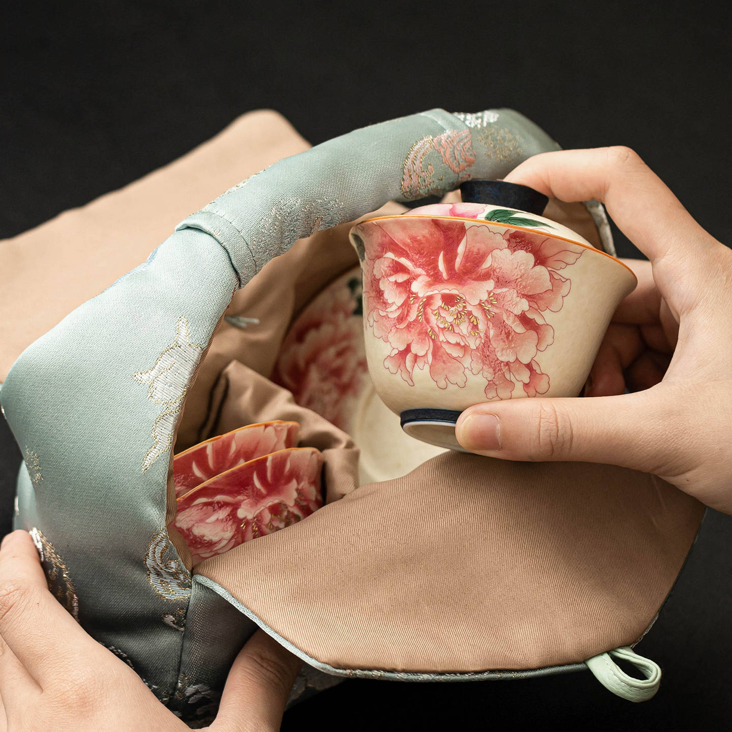 Bộ ấm chén trà ba món màu trắng đá khoáng, hoa mẫu đơn vàng, gốm sứ, di động, du lịch ngoài trời