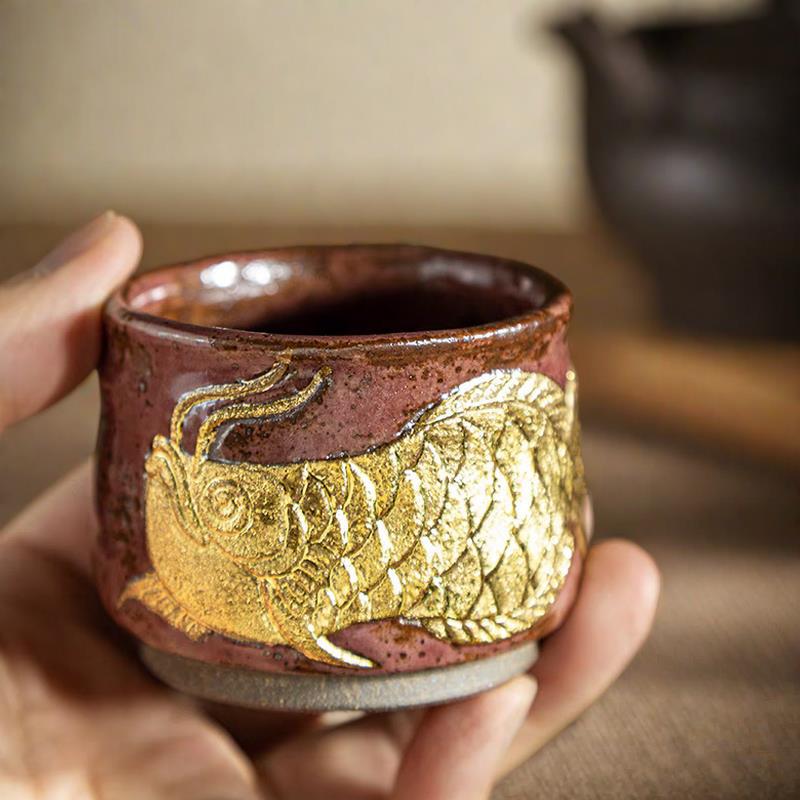 Đá khoáng đốt củi với cá mỗi năm, cốc chủ với tranh vàng, cốc trà kung fu gốm thủ công, cốc trà gốm, cốc đơn