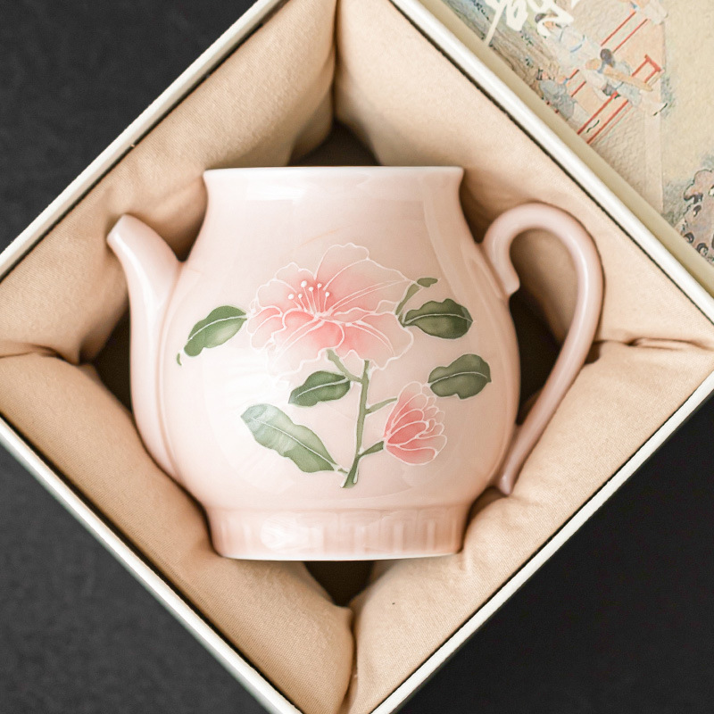 Hàng đống vẽ tay chạm khắc hoa huệ màu hồng, ấm tay cầm bằng gốm, dụng cụ pha trà chuyên dụng pha trà gia dụng, dụng cụ chia tách trà