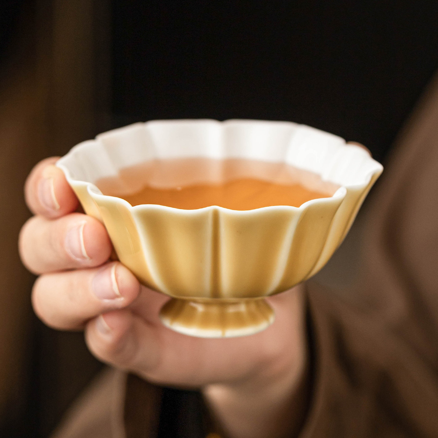 Cốc trà chân cao màu vàng ngỗng cốc chủ nhân gốm cốc đơn bộ trà gia dụng đơn giản cốc trà Kung Fu cốc trà chén trà chén cánh sen