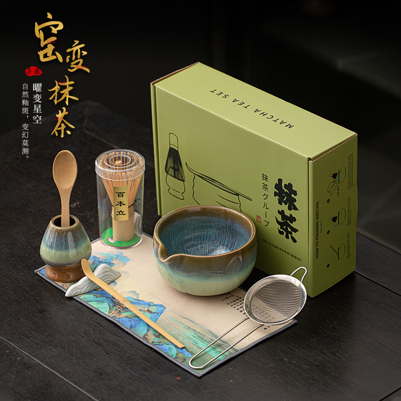 Bộ trà đạo matcha kiểu Nhật tám món với dụng cụ pha trà bằng gốm nung trong lò, bao gồm bàn chải trà, máy đánh trà, giá đỡ trà và sàng bột.