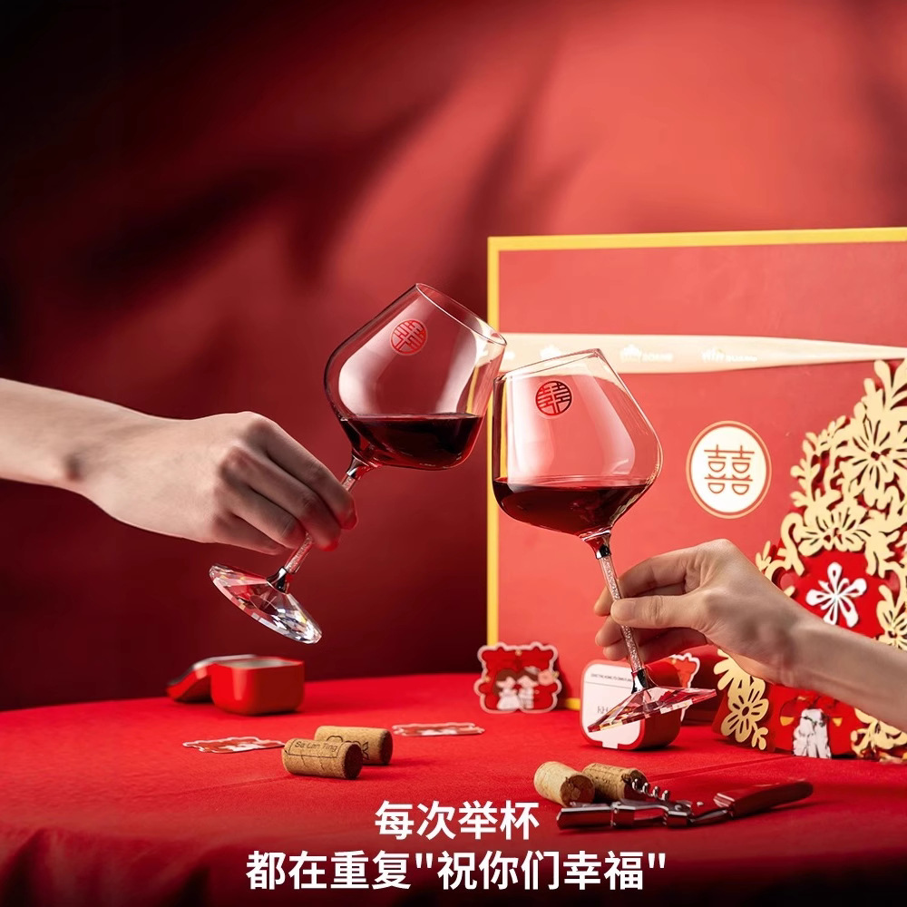 Ly rượu vang đỏ đám cưới quà tặng cảm giác cao cấp một bộ rượu, cốc nâng ly đính hôn cho cặp đôi, quà lưu niệm, hộp quà giá trị cao