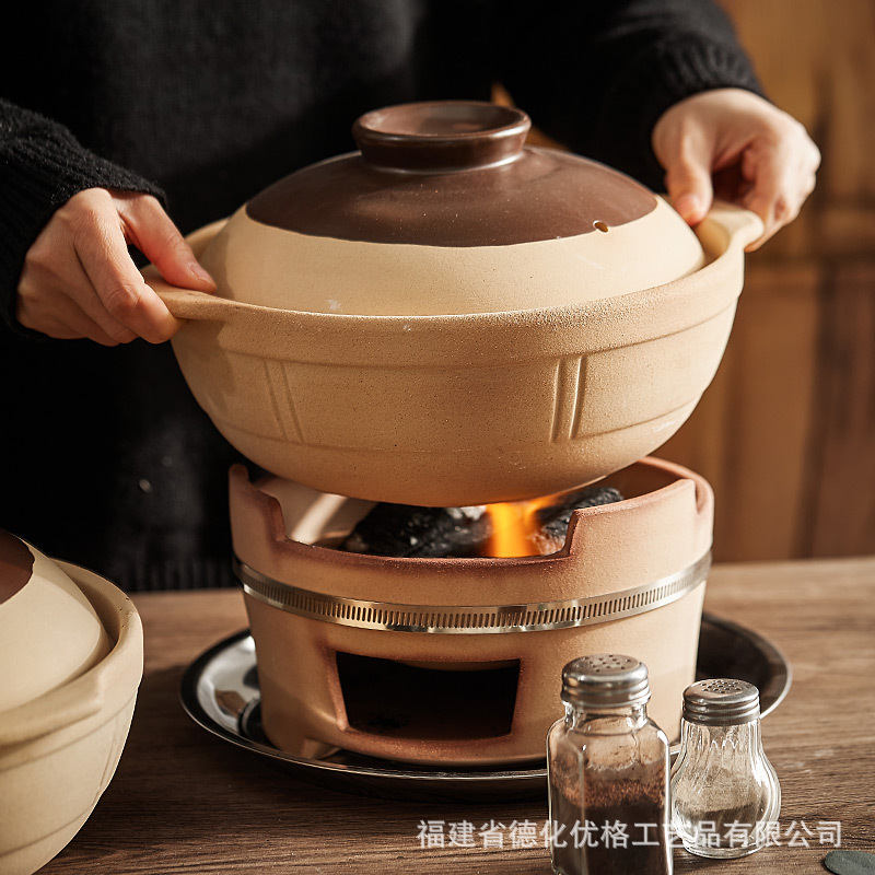 Nồi đất nung nhỏ truyền thống dùng cho lẩu, cơm, món hầm và súp, thích hợp cho bếp gas, có khay giữ nhiệt.