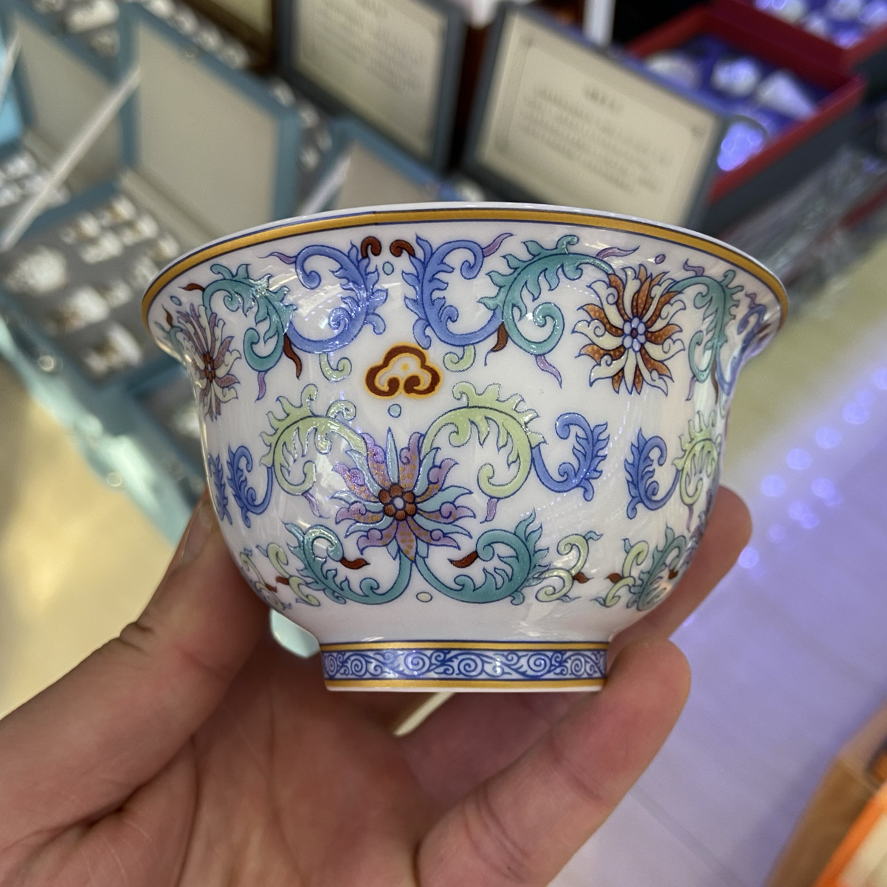 Jingdezhen gốm sứ cổ bùn xô màu vẽ vàng xung quanh cành sen ba chỉ có nắp bát Bộ trà Kung Fu đơn bát trà tách trà