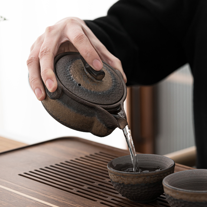 Bán buôn Ấm gốm đất sét đá cũ Bộ trà Kungfu thủ công đơn ấm pha trà gia dụng gốm mạ vàng cổ điển