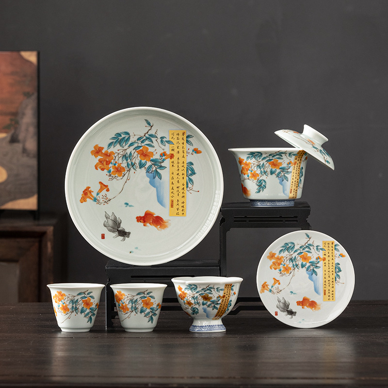 Bộ ấm chén trà gốm sứ cao cấp phong cách retro màu xanh trắng, họa tiết cá, kiểu dáng sang trọng, thích hợp làm quà tặng cao cấp, dùng trong văn phòng, lễ tân.