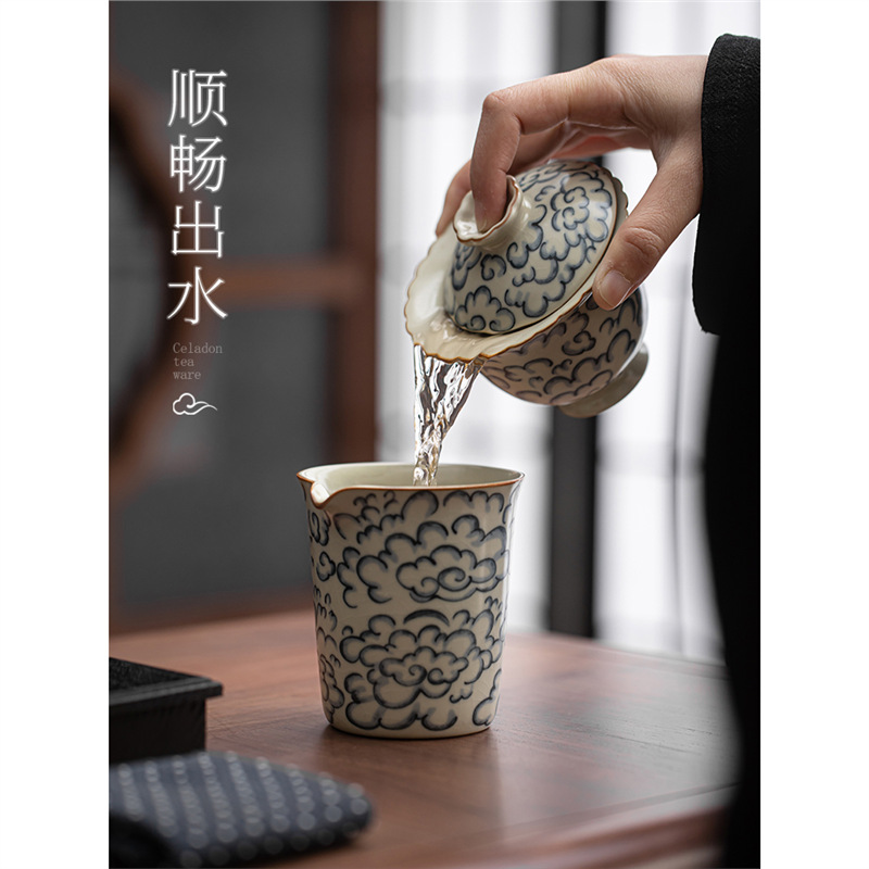 Đồ cổ kiểu Trung Quốc Ru lò Xiangyun ren hai cái bát có nắp Bộ trà Kung Fu gia dụng không nóng bát trà sứ trắng xanh bán buôn