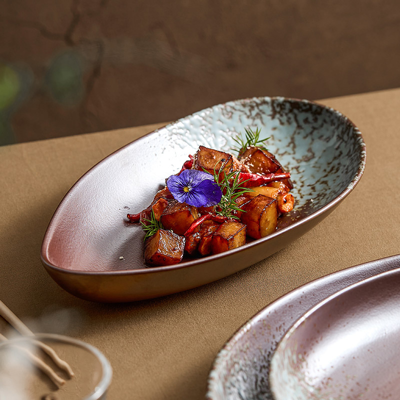 Đĩa cổ điển Dehua Đĩa thực phẩm Đĩa hình bầu dục có hình dạng đặc biệt Món ăn phân tử cảm giác cao cấp Nhật Bản Bộ đồ ăn Đĩa gốm Đĩa cá