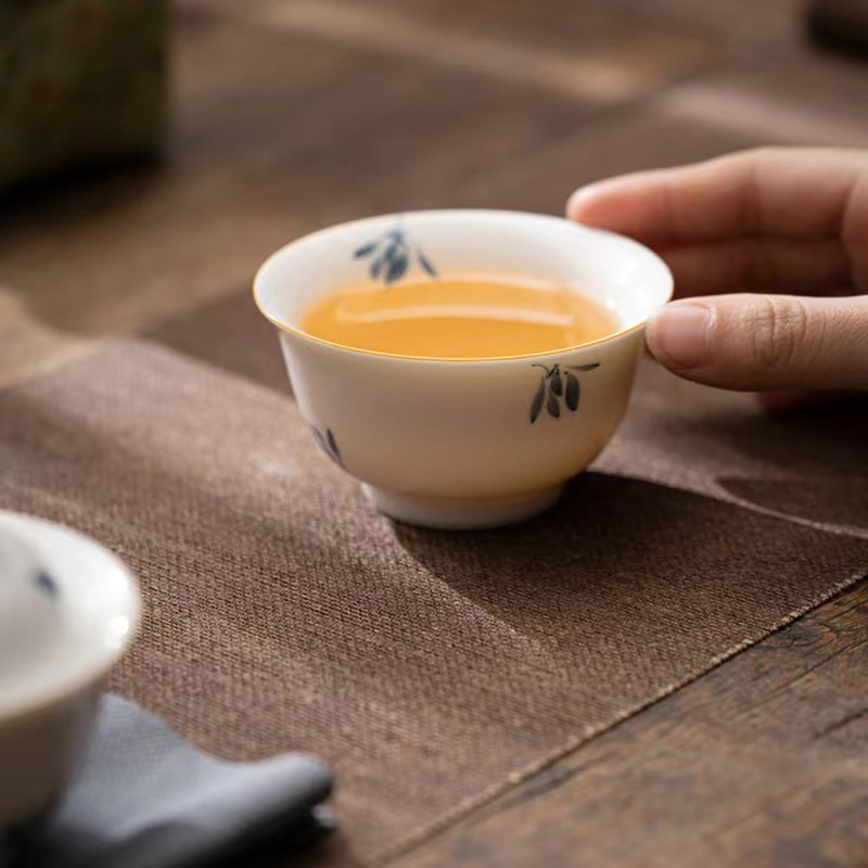 Có nắp bát tinh khiết vẽ tay bướm hoa lan gốm sứ bộ trà kungfu cốc khách nhanh cốc uống trà một người di động ngoài trời