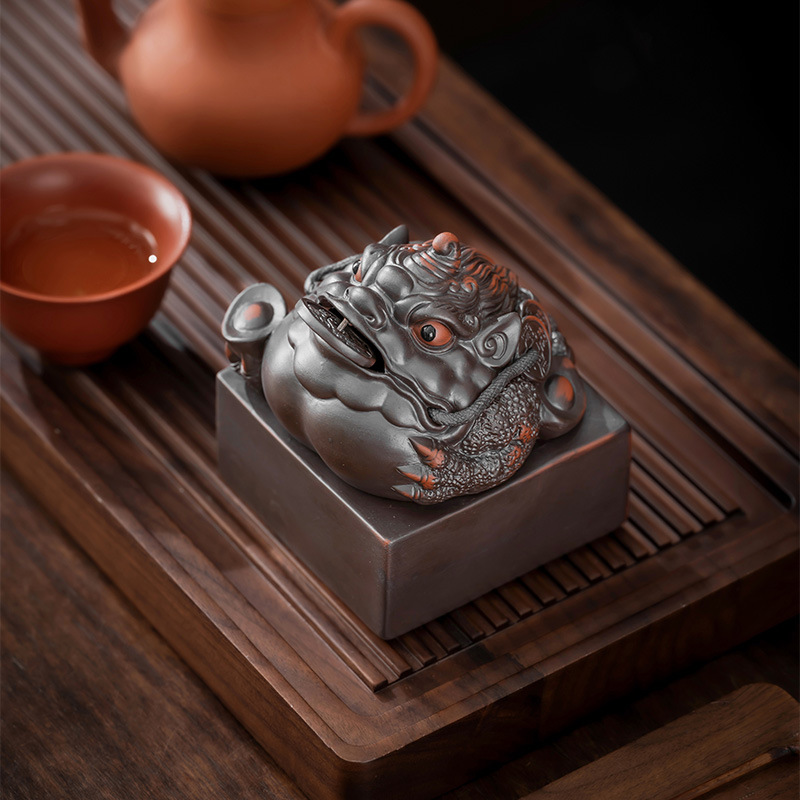 Đồ trang trí thú cưng trà con dấu con cóc vàng gốm tím phong cách Trung Quốc chiêu tài nhập bảo bối Tỳ Hưu trà sư tử chơi trà đạo phụ kiện trà đạo quà tặng trang trí
