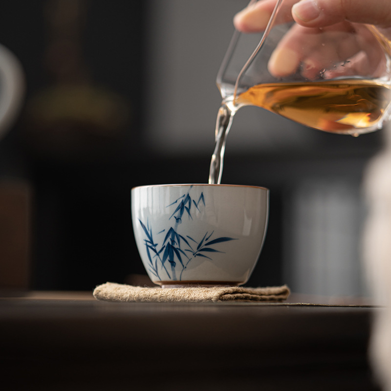 Cốc trà hoa văn vẽ tay màu men cốc chủ nhân gốm sứ Trung Quốc cốc trà nhỏ Kung Fu cổ điển cốc đơn gia dụng