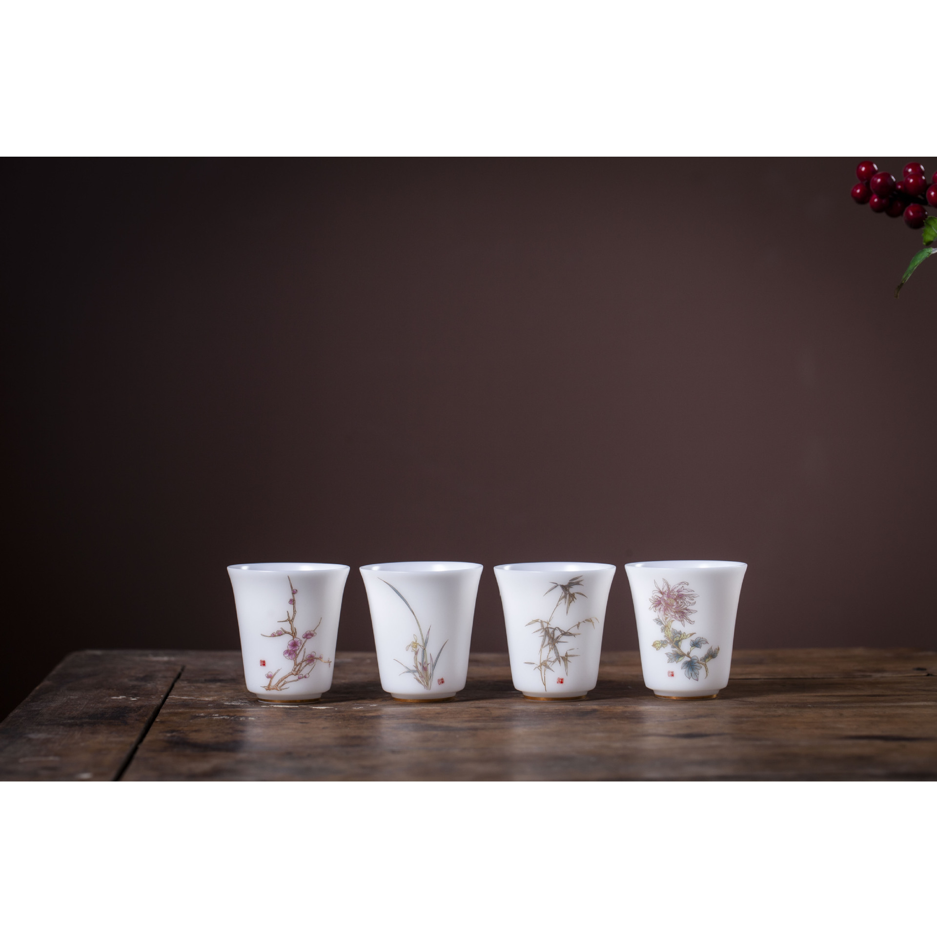 Guo Zhibao đá ngọc sứ chay nướng mận, lan, trúc và cúc, bộ hộp quà tứ quý, sản phẩm gia dụng, cốc trà, cốc chủ nhân