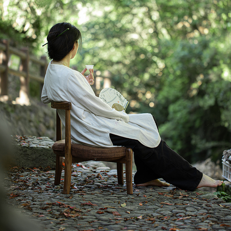 Ghế futon có thể gập lại bằng Gỗ Óc Chó mới của Trung Quốc, ghế cửa sổ lồi đơn giản, ghế ngồi cầm tay ngoài trời bằng gỗ nguyên khối, ghế trà, ghế đẩu nhỏ