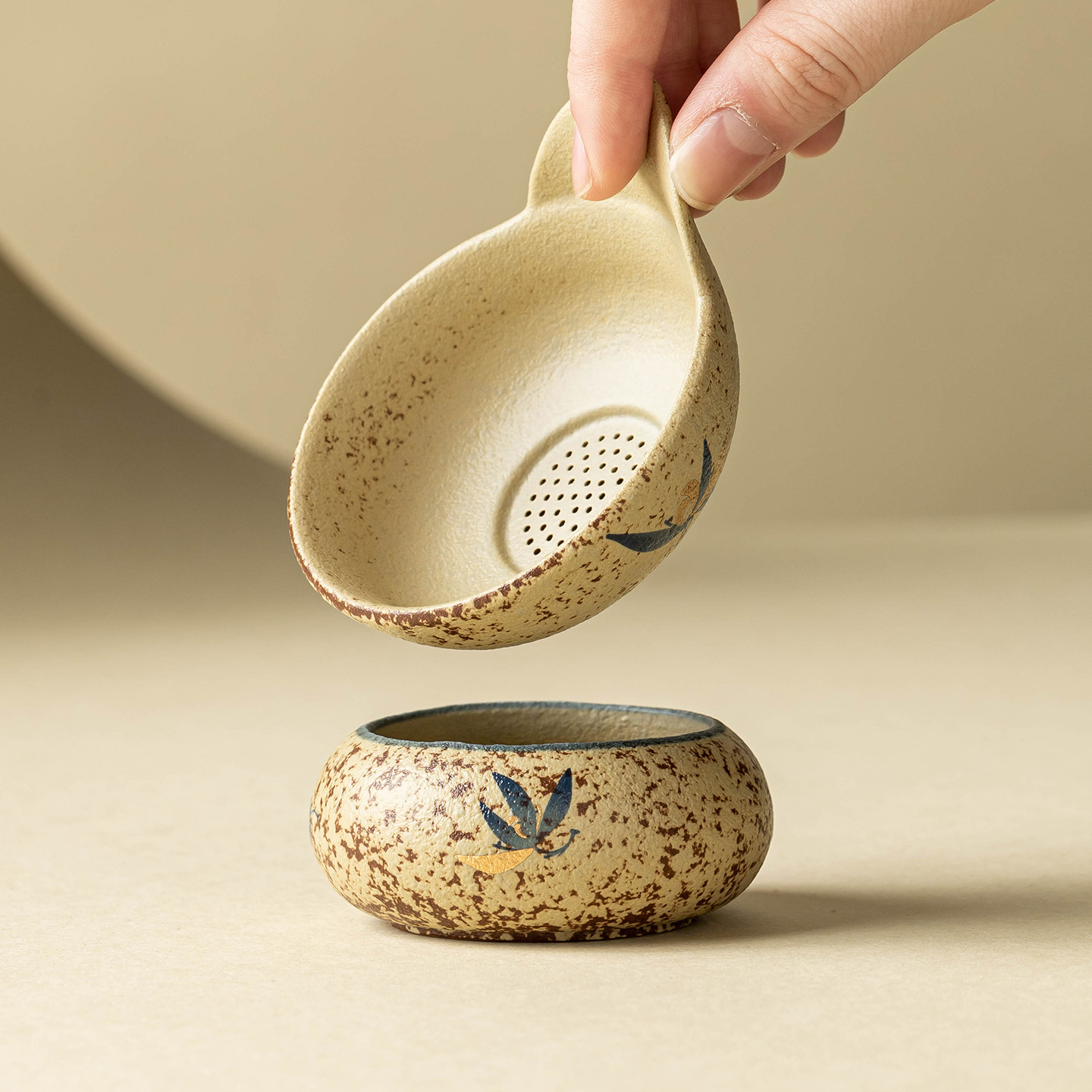 Bộ lọc trà đá lửa trắng xanh Bộ lọc trà hoa lan hồ điệp Bộ lọc trà gốm sứ Bộ lọc trà đơn Trung Quốc