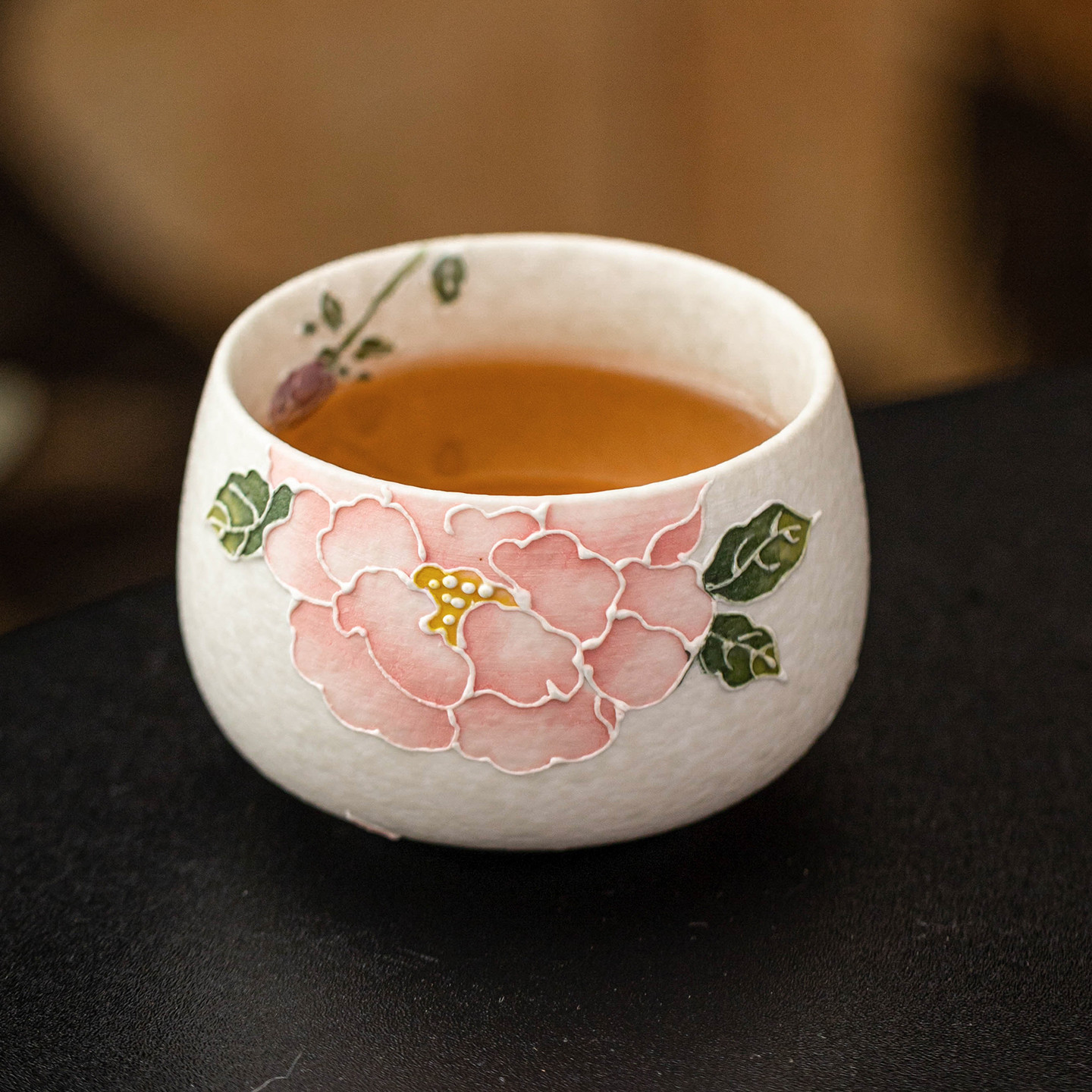 Nhà máy đá mỏ chủ cốc vẽ tay đống hoa mẫu đơn chạm khắc cốc La Hán cốc tinh xảo chuyên dụng cá nhân bộ trà gốm sứ Kung Fu