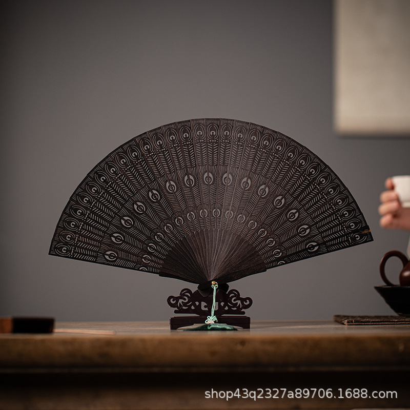 Gỗ đàn hương, gỗ đàn hương đỏ, gỗ đàn hương xanh, gỗ đàn hương đỏ, quạt su, quạt xếp phong cách Trung Quốc, quạt gỗ đàn hương chạm khắc rỗng, quạt quà tặng văn hóa và sáng tạo